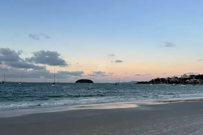 Prédio Exclusivo em Jurerê a 150m da Praia  Oportunidade Única de Investimento e Patrimôni