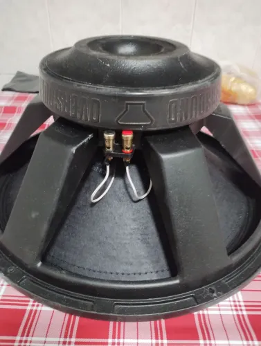 SUB DE 18 POLEGADAS OVERSOUND 800W