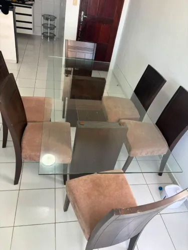 Mesa de vidro temperado para 6 lugares