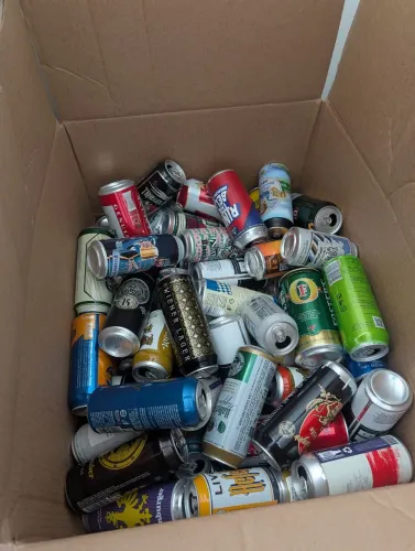Coleção Única com Centenas de Latas Vazias de Cervejas Importadas e Nacionais