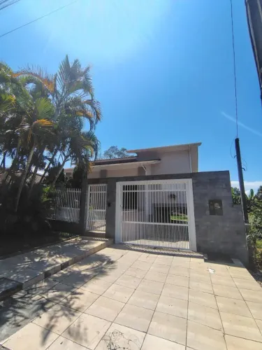 VENDO CASA BAIRRO ARGENTINA/ CRICIÚMA/SC ( 3 dormitórios com suíte)
