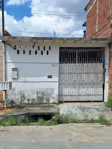 Casa grande, toda coberta em laje