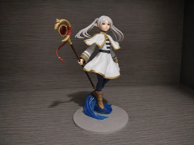 Action Figure Frieren - Beyond Journey's End - Réplica - Excelente Estado