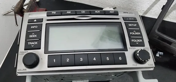 Radio Hyndai Santa Fé com moldura e relógio original