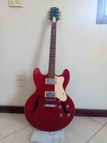 Guitarra eletroacústica modelo Gibson ES 335. Pouco uso. 