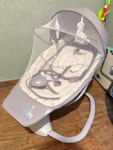 Vende-se cadeirinha de bebê elétrica