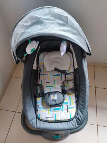 Cadeira de Balanço para Bebe Mastela Premium Elétrica Cinza/Verde