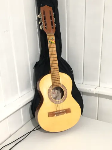 Violão infantil