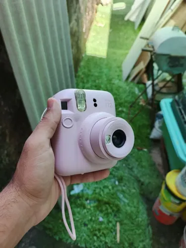 Câmera polaroide instax mini 12
