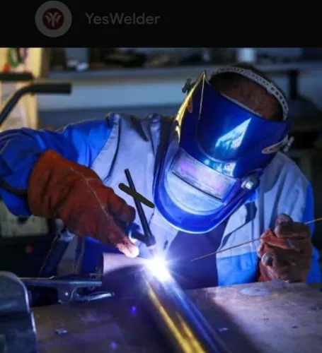Trabalho com reparo em soldas portões em geral