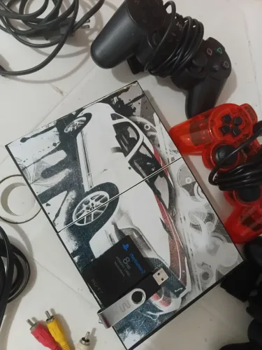 VENDO PLAYSTATION 2, PEGANDO TUDO VAI COM 13 JOGOS 10 NO PEN-DRIVE E 3 EM DVD 