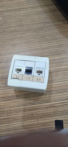 Caixa de sobrepor com conectores RJ45. 3 entradas