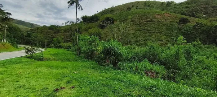 Espetacular Terreno com 1.200m² com Água Potável próxima, em Passa Vinte, MG