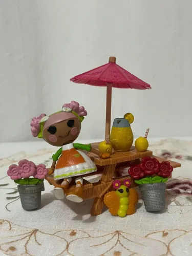 Mini Boneca lalaloopsy com todas as peças originais