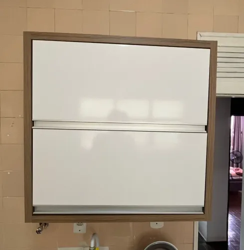 Vende-se um armário de cozinha de parede 