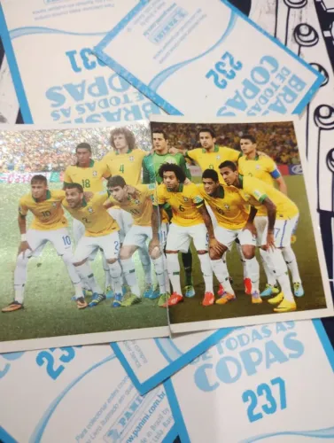 Figurinhas Álbum Brasil de todas as Copas Seleção Brasileira