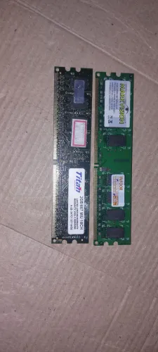 Memoria RAM DDR 2  667 mhz 2 pentes 2GB cada 