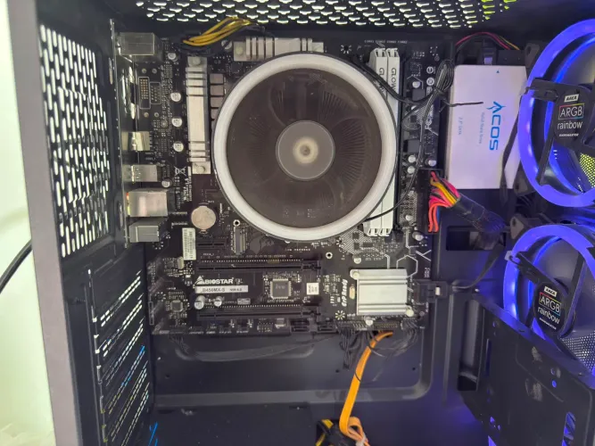 Vendo placa mãe BIOSTAR - B450MX-S com processador Ryzen 5 5600G (R$: 1.000)