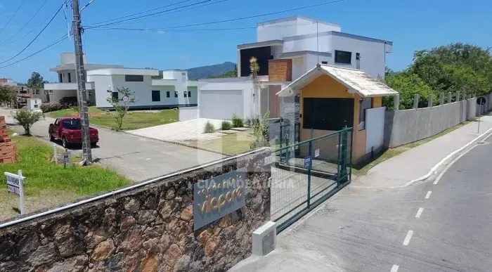 Terreno à venda em Canasvieiras