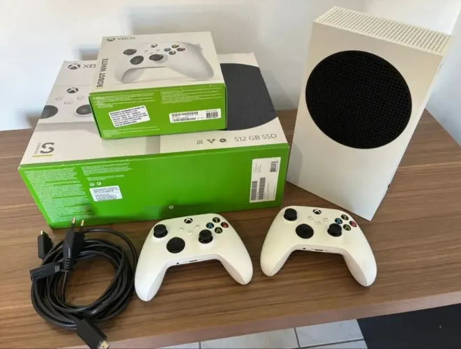 Xbox series s 512GB + 3 controles