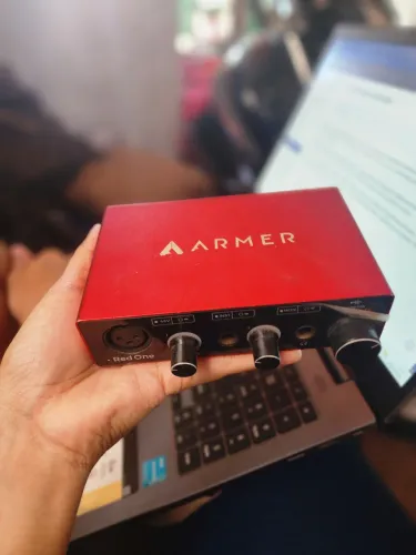 Vende-se interface de áudio, ARMER