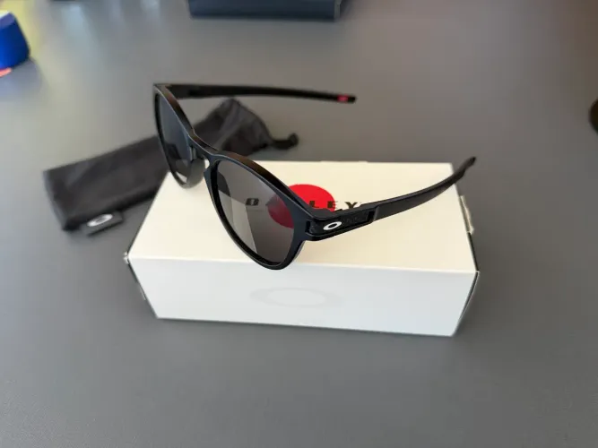 Óculos de sol Oakley Latch Prizm Grey