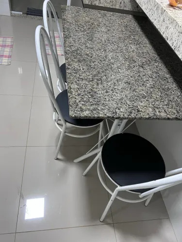 Mesa mármore com 4 cadeiras