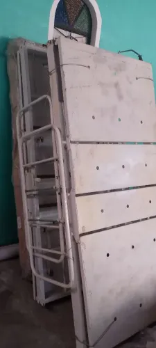 Vendo uma cama hospitalar usada em bom estado de conservação