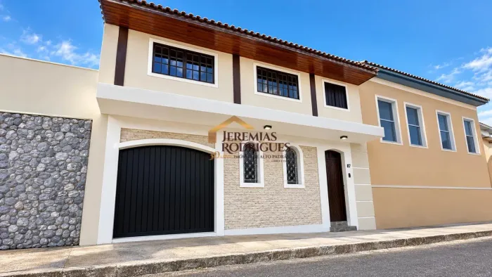 Casa para locação no centro em Pindamonhangaba/SP.