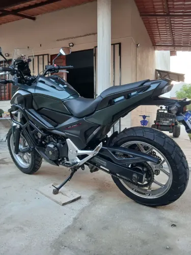 Nc750x bem cuidada baixa km toda original.