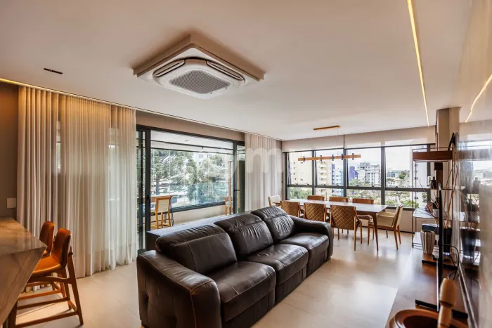 Apartamento alto padrão com 3 suítes no Bigorrilho