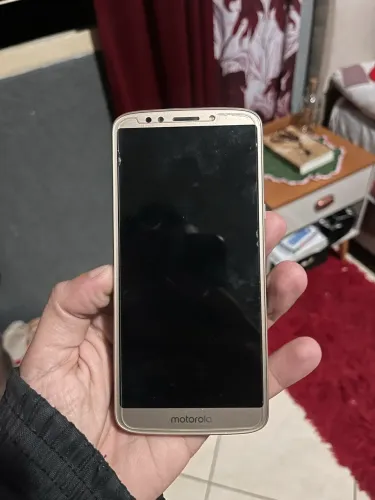 Moto E5 - Celular para retirar peças