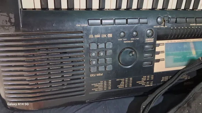 Vendo pesas de teclado usados psr900 s910 psr3000  pa50 psr730  psr psr700 psr900 psr710  