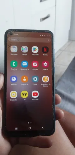 Vendo um celular A11 da Samsung em boa condições par usar nuca foi trocado tela tudo orgin