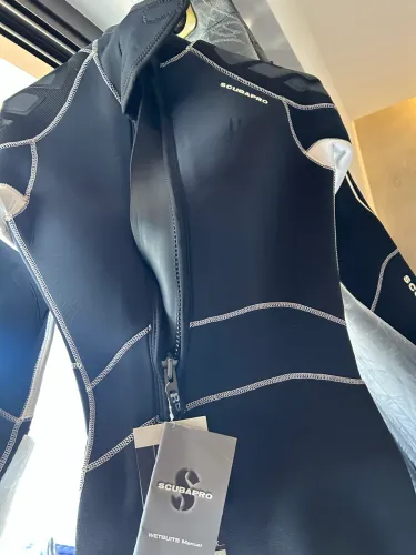 Roupa neoprene mergulho feminina com etiqueta