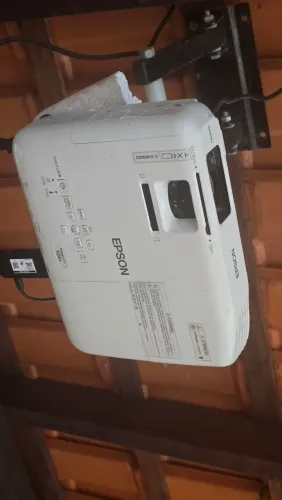 Projetor Epson x24+ e Tela de projecao