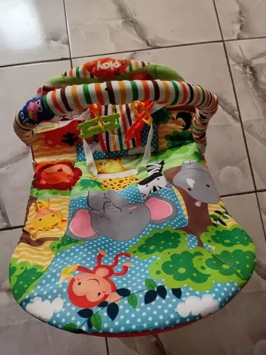 Cadeirinha toca e vibra