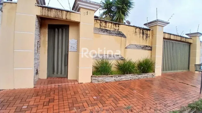 Casa para alugar, 4 quartos, Santa Mônica - Uberlândia/MG - Rotina Imobiliária