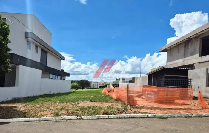 Terreno de 558 m² no Condomínio Fazenda Santa Lúcia.