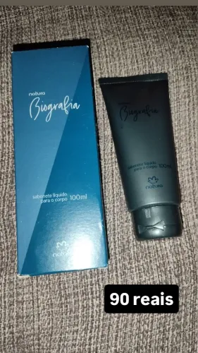 Blusas e perfume.