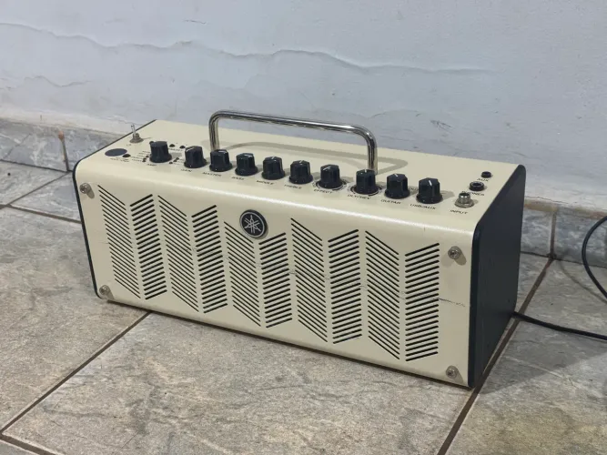 Yamaha THR10: Amplificador e Placa de Som p/ Guitarra e Baixo