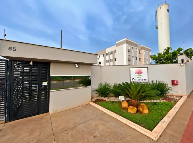 Apartamento mobiliado com 2 quartos para locação no Edifício Villa das Paineiras, na Zona 