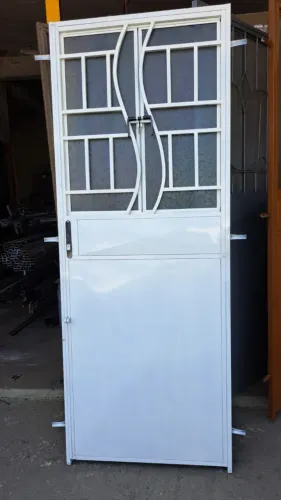 porta de ferro R$ 450 s/v