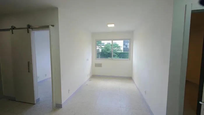 2 DORMITÓRIOS | ARMÁRIOS PLANEJADOS | AO LADO DO METRÔ E PRÓXIMO SHOPPING WEST PLAZA.