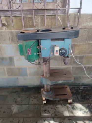 Furadeira de Bancada 110v