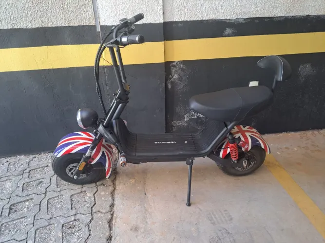 Mini scooter elétrica