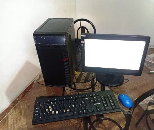 Computador core i5 + monitor de 15"