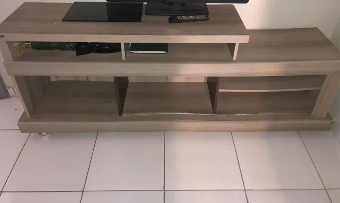 VENDO RACK P/ SALA COM AVARIAS!