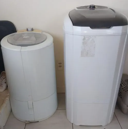 Vendo máquina e centrífuga em perfeito estado.