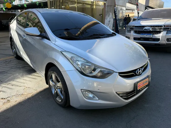 Hyundai Elantra GLS 2.0 16V Flex Aut. 2013